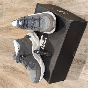 💧❤️🩶NIB Sorel Women's Gray & White waterproof💧 Sneakers size 6.5💧❤️🩶